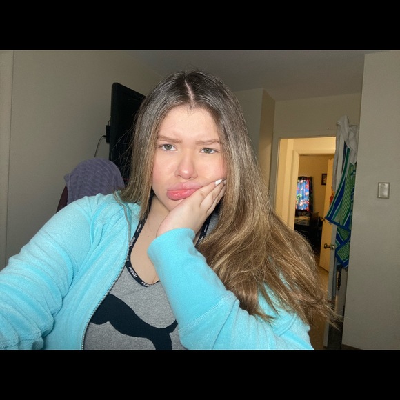 Meet your Posher, Mariana - Picture 1 of 1